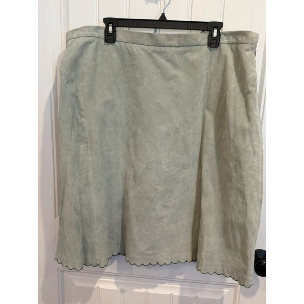 Terry Lewis Classic Luxuries Women’s 22P Sage Suede Leather Scallop Skirt NWT